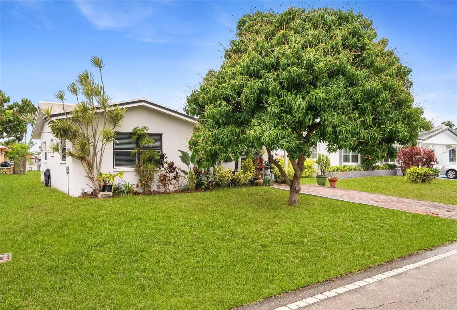 2 bedroom 1 bath Residential for sale at 5713 NW 84th Terrace, Tamarac FL 33321