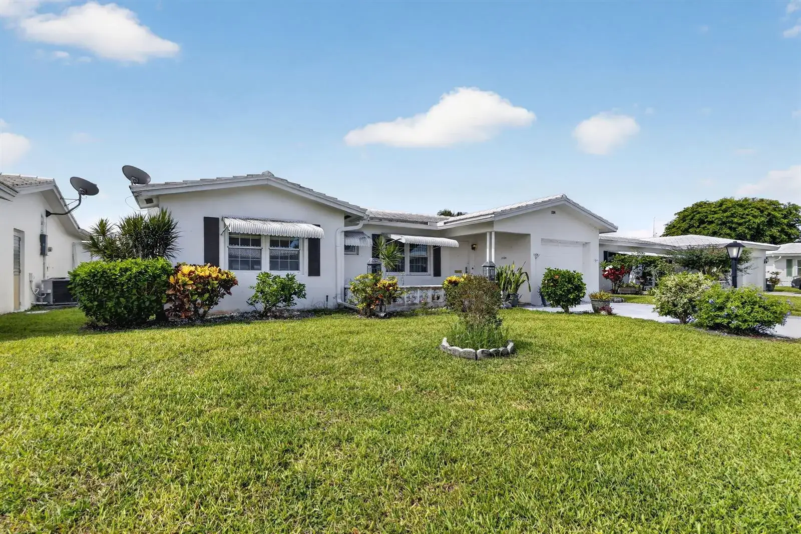 2 bedroom 2 bath Residential for sale at 1104 W Ocean Avenue, Boynton Beach FL 33426