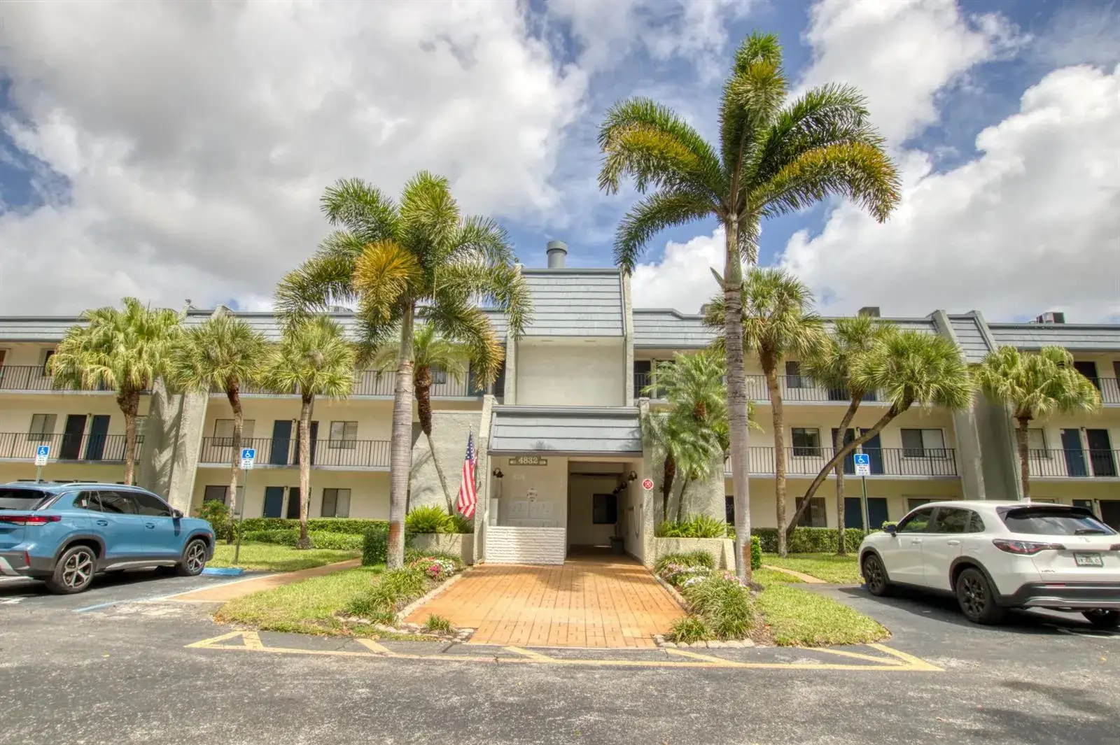 1 bedroom 1 bath Residential for sale at 4832 Esedra Court # 204, Lake Worth FL 33467