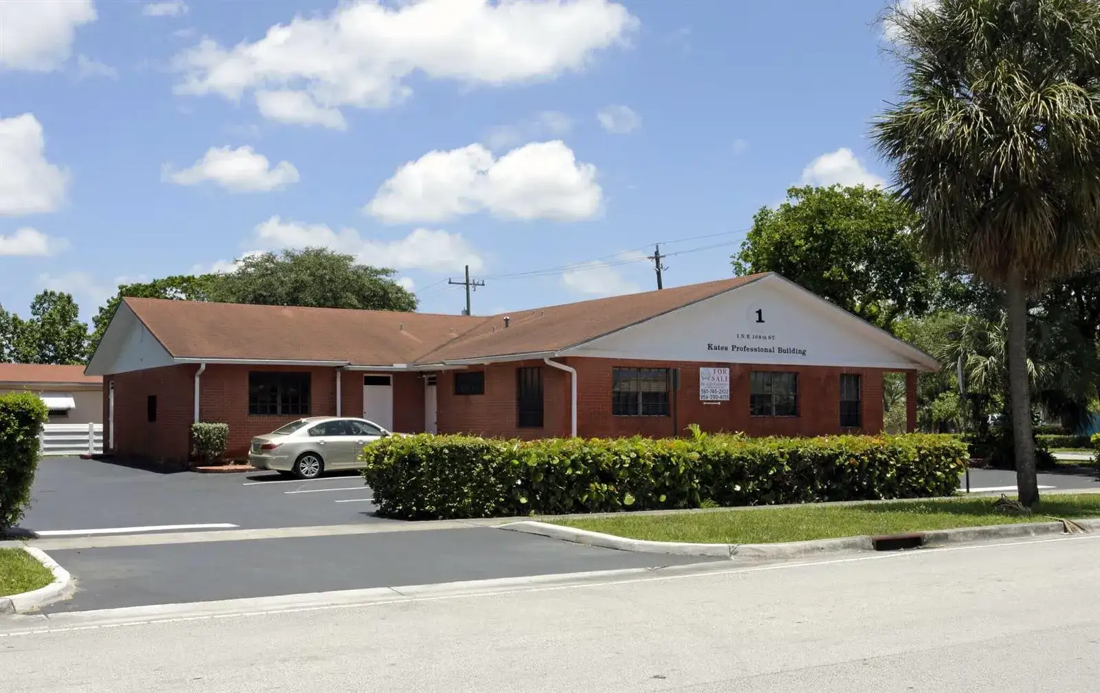 Commercial Sale for sale at 21 NE 168th Street, North Miami Beach FL 33162