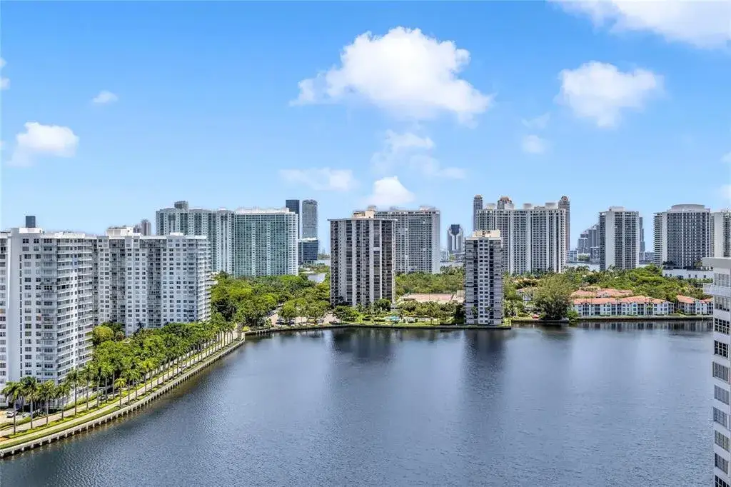 2 bedroom 2 bath Residential Lease for rent at 2750 NE 183rd Street # 2202, Aventura FL 33160