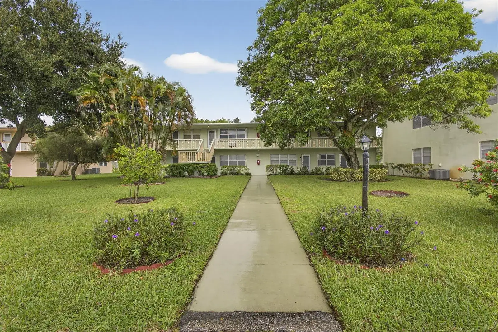 2 bedroom 1 bath Residential for sale at 52 Norwich C, West Palm Beach FL 33417