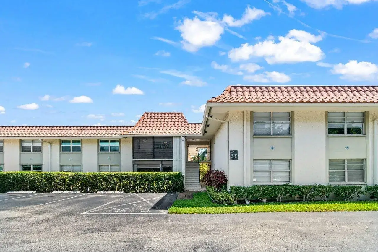 2 bedroom 2 bath Residential for sale at 1124 NW 13th Street # 204a, Boca Raton FL 33486