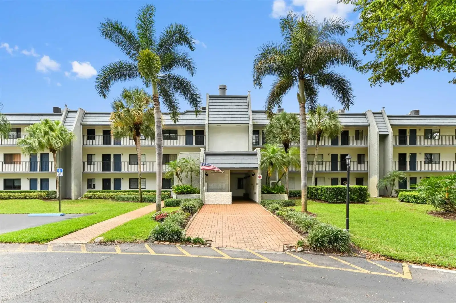 2 bedroom 2 bath Residential for sale at 4793 Esedra Court # 307, Lake Worth FL 33467