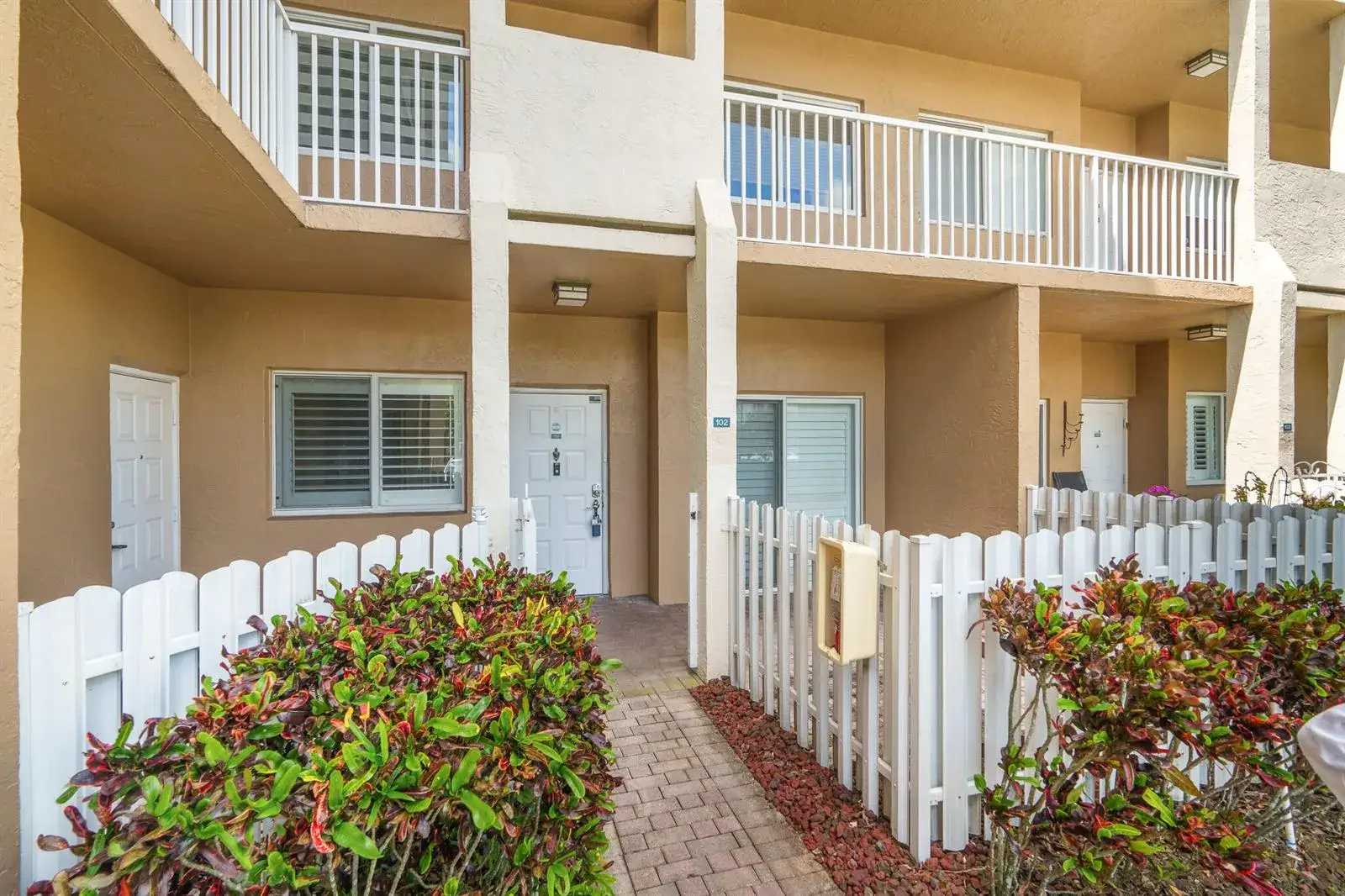 2 bedroom 2 bath Residential for sale at 7623 Southampton Terrace # 102, Tamarac FL 33321