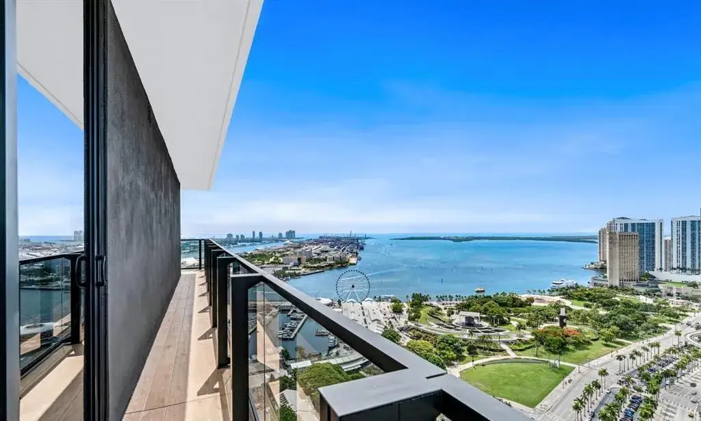 1 bedroom 1 bath Residential for sale at 398 NE 5th Street # 4015, Miami FL 33132