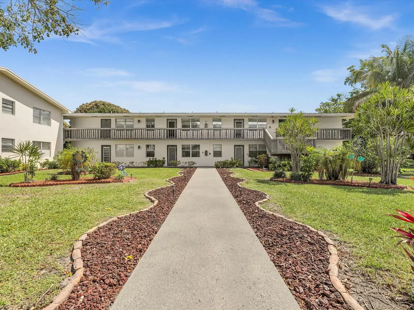 1 bedroom 1 bath Residential for sale at 5 MARKHAM A # A, Deerfield Beach FL 33442