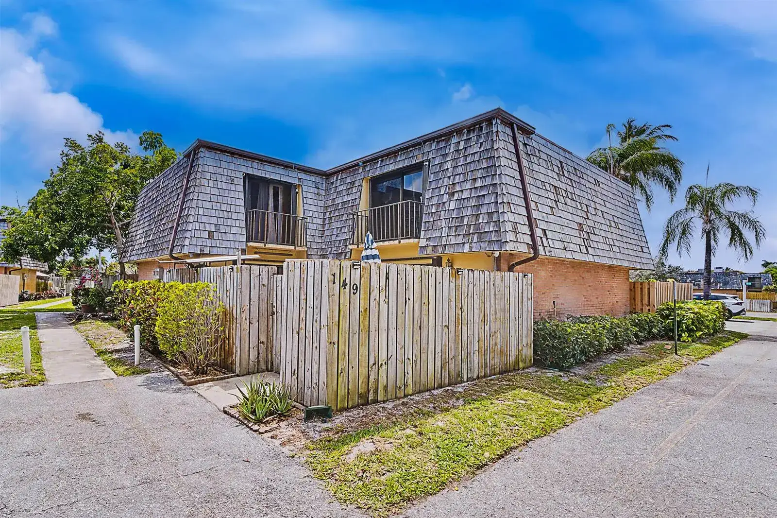 2 bedroom 2 bath Residential for sale at 149 Lake Arbor Drive, Palm Springs FL 33461