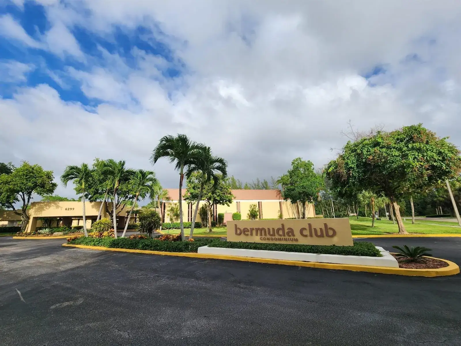 1 bedroom 1 bath Residential for sale at 5851 NW 62nd Avenue # 105, Tamarac FL 33319