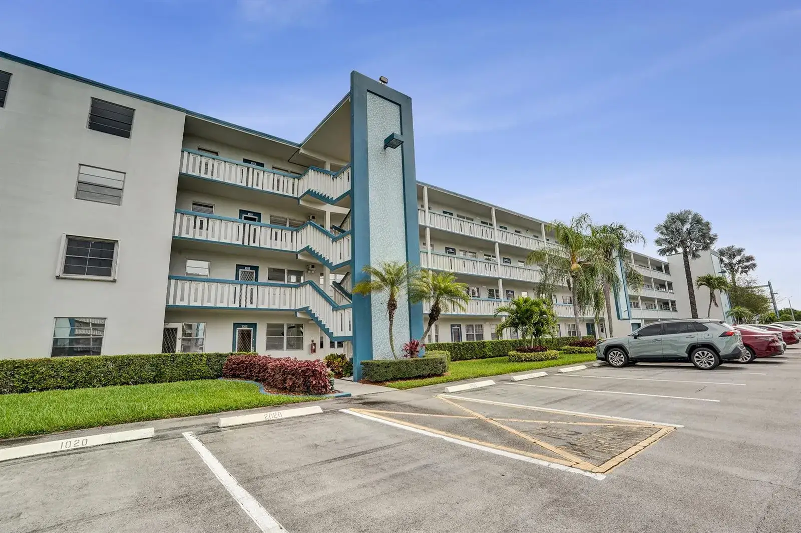 2 bedroom 2 bath Residential for sale at 1020 Lincoln, Boca Raton FL 33434