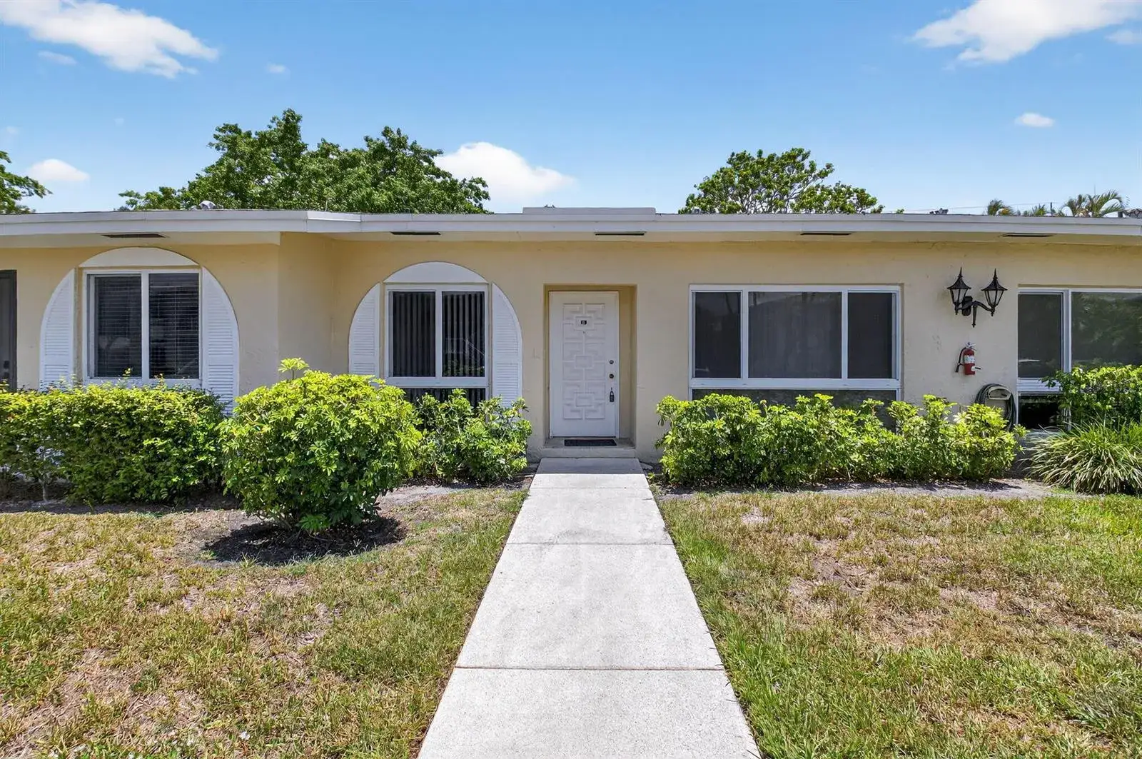 2 bedroom 1 bath Residential for sale at 13984 Vía Flora, Delray Beach FL 33484