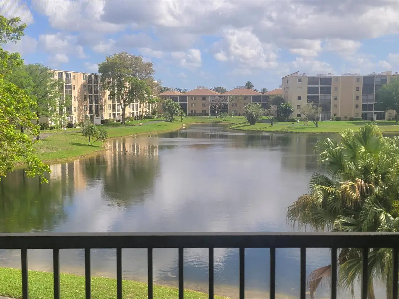 1 bedroom 1 bath Residential for sale at 7900 NW 50th Street # 304, Lauderhill FL 33351