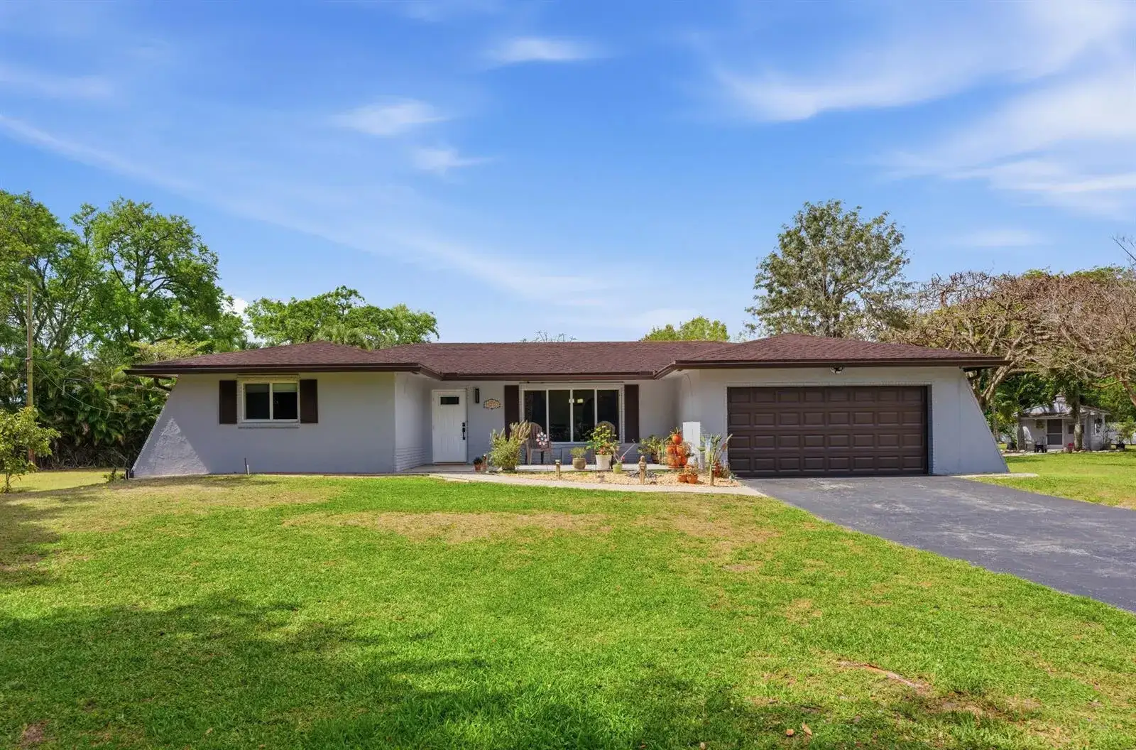 3 bedroom 2 bath Residential for sale at 14290 SW 31st Court, Davie FL 33330