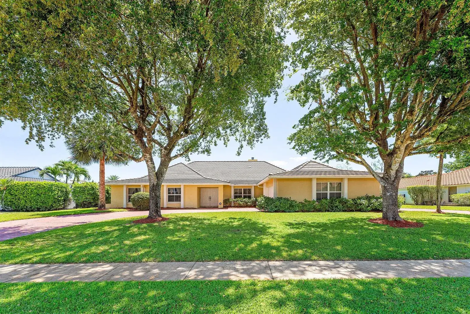 4 bedroom 3 bath Residential for sale at 2099 Greenview Cove Drive, Wellington FL 33414