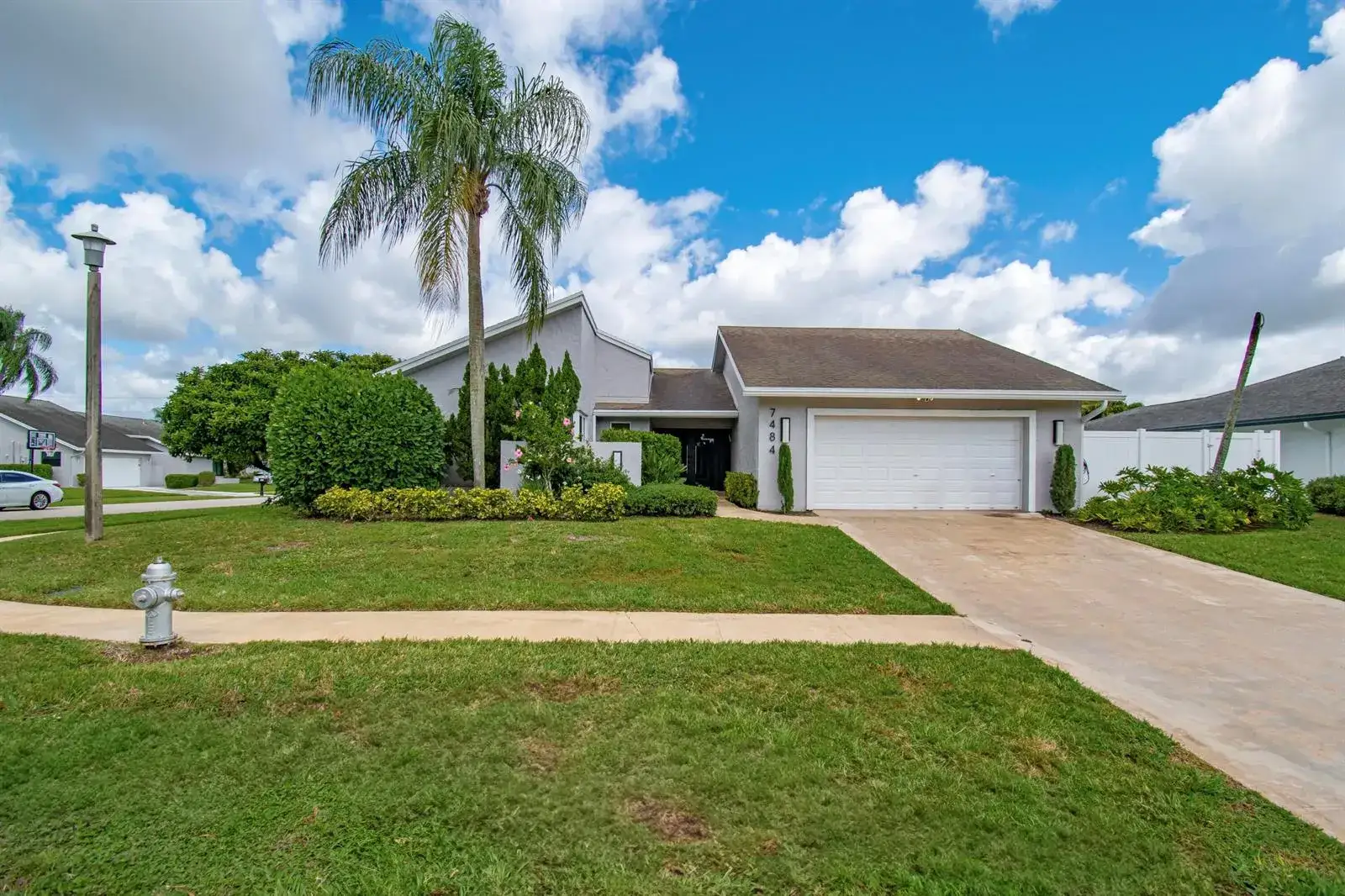 4 bedroom 3 bath Residential for sale at 7484 Malibu Crescent, Boca Raton FL 33433
