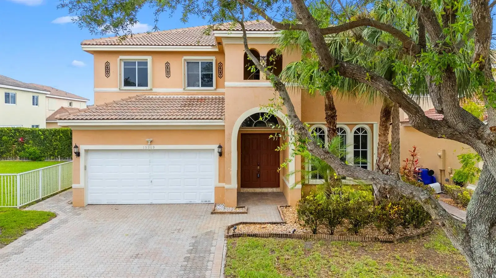 5 bedroom 4 bath Residential for sale at 19389 SW 64th Street, Pembroke Pines FL 33332