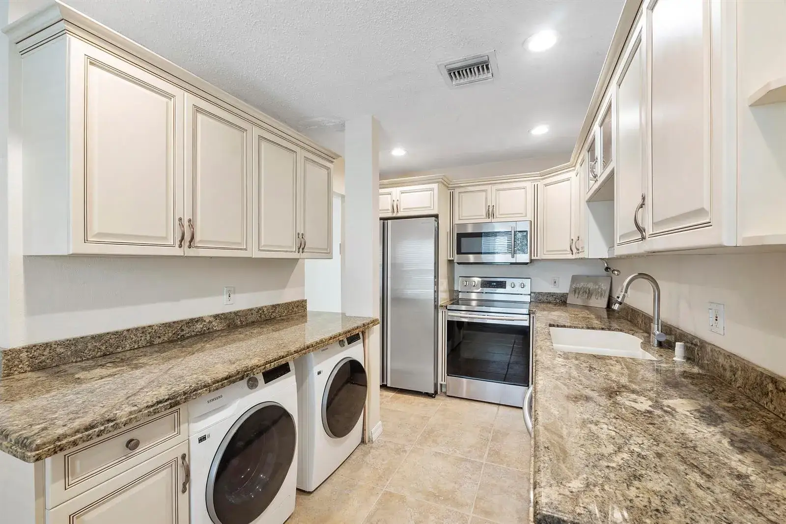 2 bedroom 2 bath Residential for sale at 1020 CITRUS Way # 101, Delray Beach FL 33445