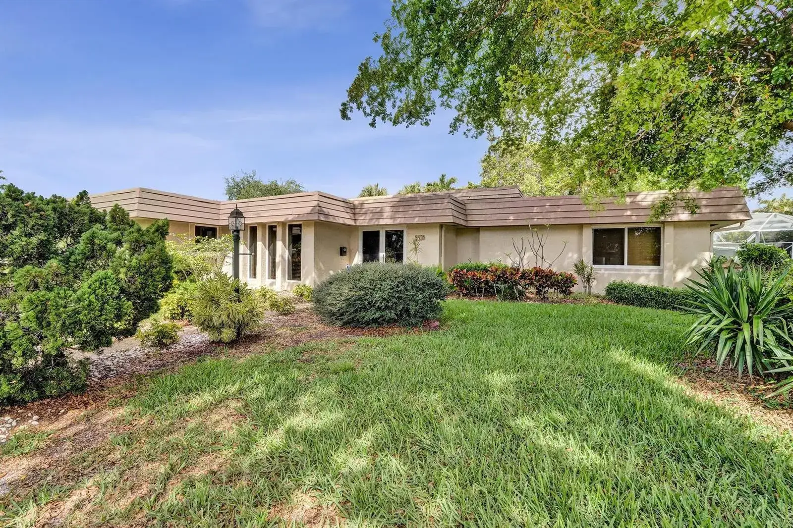 3 bedroom 3 bath Residential for sale at 6207 Jacaranda Circle, Tamarac FL 33319