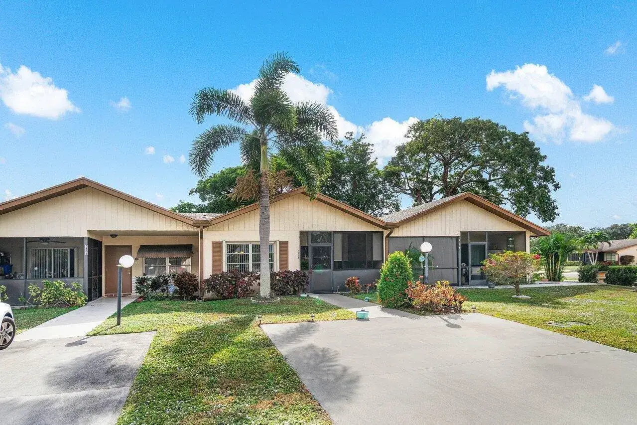 2 bedroom 2 bath Residential for sale at 5814 Doris Court, Delray Beach FL 33484
