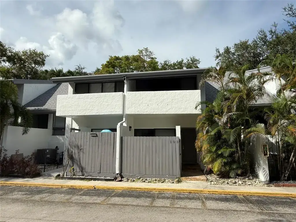 3 bedroom 2 bath Residential for sale at 19428 NE 26th Avenue # 103b, Miami FL 33180