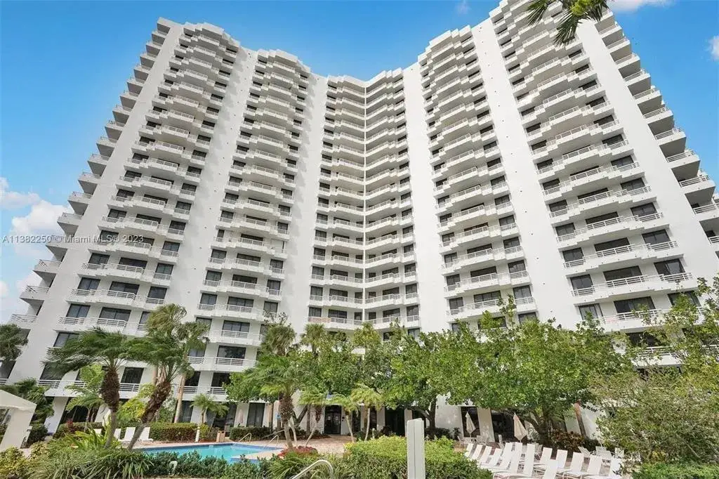 2 bedroom 2 bath Residential Lease for rent at 3300 NE 192nd Street, Aventura FL 33180