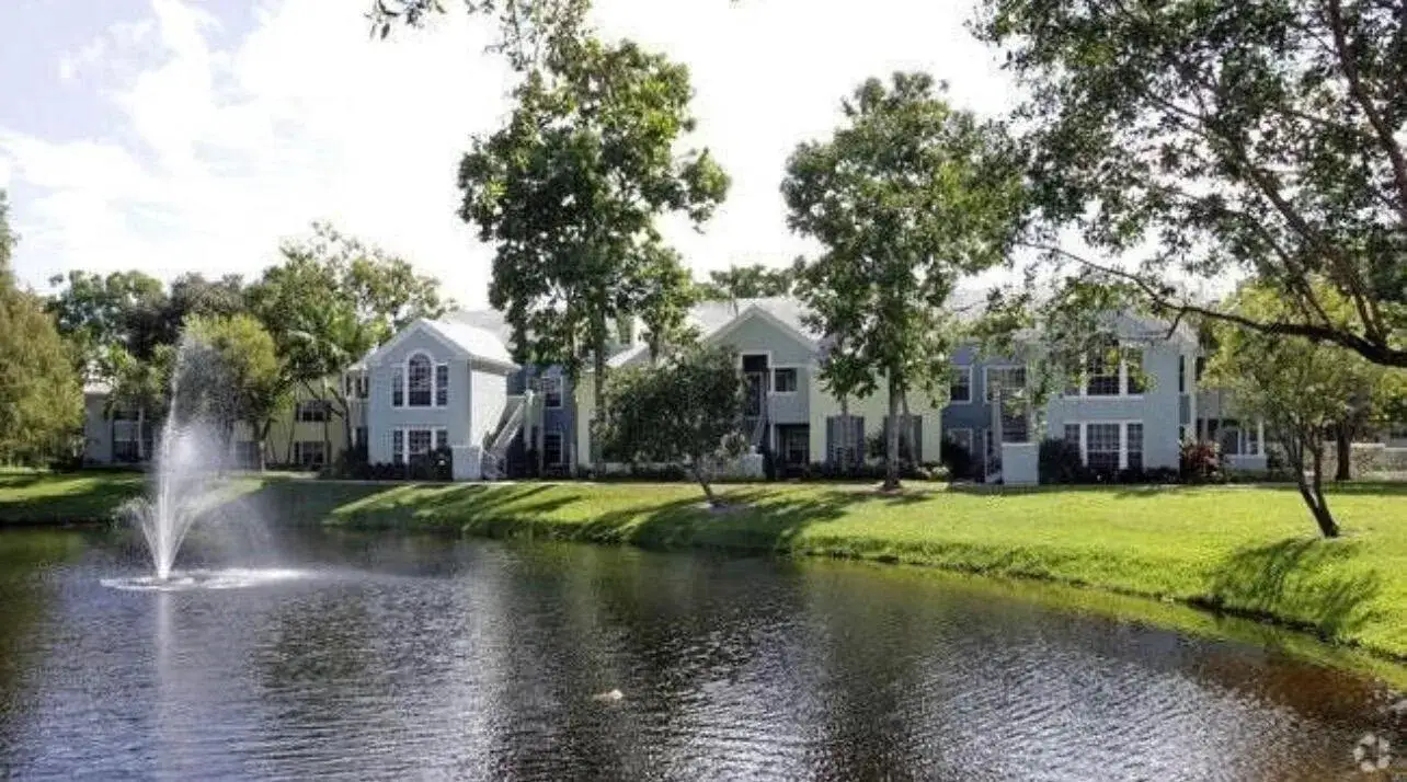 1 bedroom 1 bath Residential for sale at 1000 Crystal Way # L, FL 33444