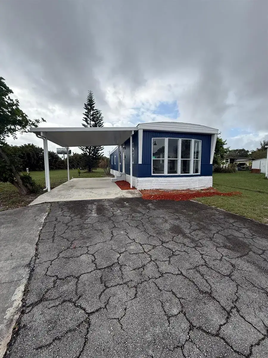 2 bedroom 2 bath Residential Lease for rent at 4022 68th Street N # 826, Riviera Beach FL 33404