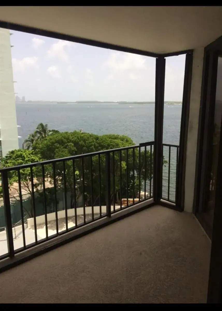 1 bedroom 1 bath Residential Lease for rent at 1865 Brickell Avenue # A707, Miami FL 33129