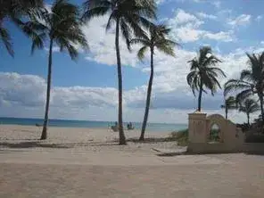 2 bedroom 1 bath Residential Lease for rent at 301 Van Buren Street # 101d, Hollywood FL 33019