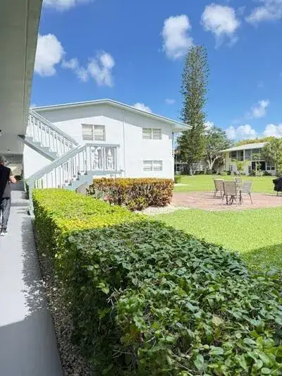 2 bedroom 1 bath Residential Lease for rent at 186 Norwich H # 186, West Palm Beach FL 33417