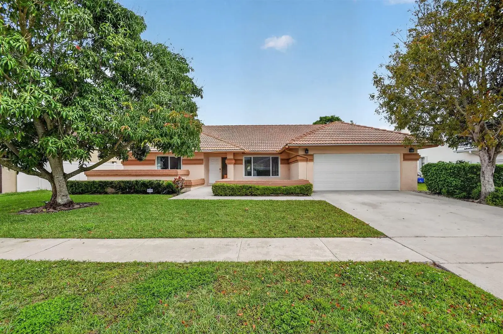 3 bedroom 2 bath Residential for sale at 9501 Majestic Way, Boynton Beach FL 33437