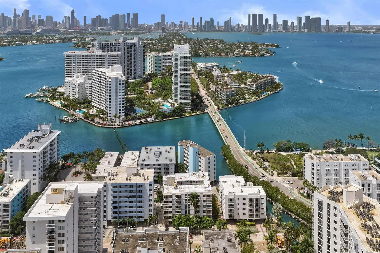 1 bedroom 1 bath Residential for sale at 1670 Lincoln Court # 3b, Miami Beach FL 33139