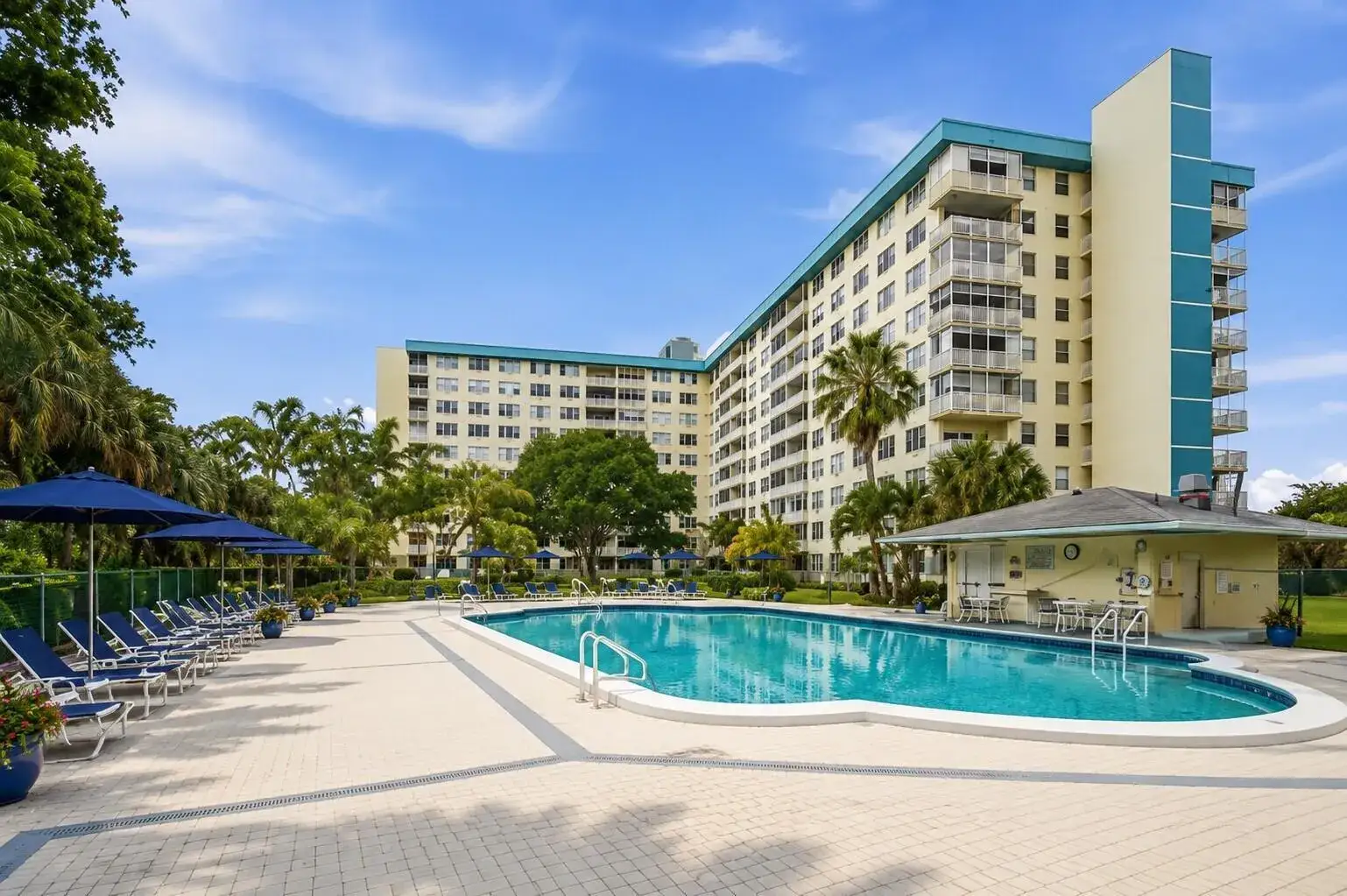 1 bedroom 1 bath Residential for sale at 4330 Hillcrest Drive # 804, Hollywood FL 33021