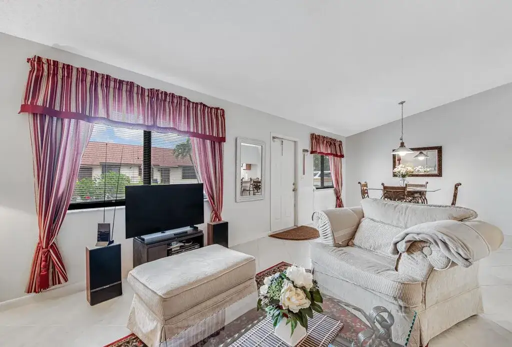 2 bedroom 1 bath Residential for sale at 815 Andrew Redding Road # 202, Lantana FL 33462