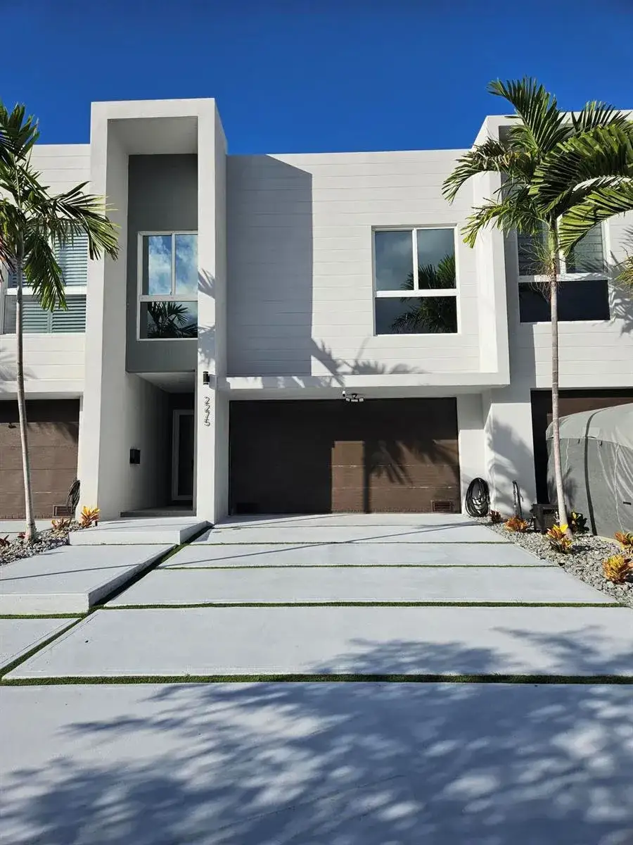 3 bedroom 3 bath Residential Lease for rent at 2275 SE 7th Street, Pompano Beach FL 33062