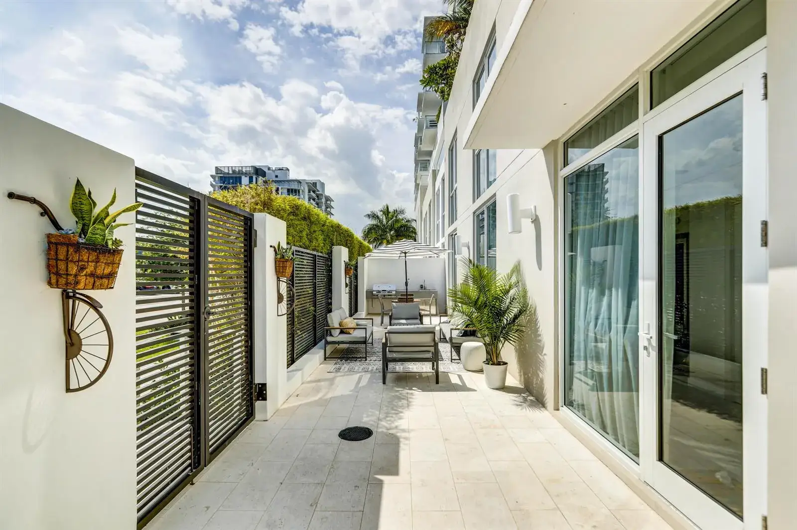2 bedroom 3 bath Residential for sale at 401 N Birch Road, Fort Lauderdale FL 33304