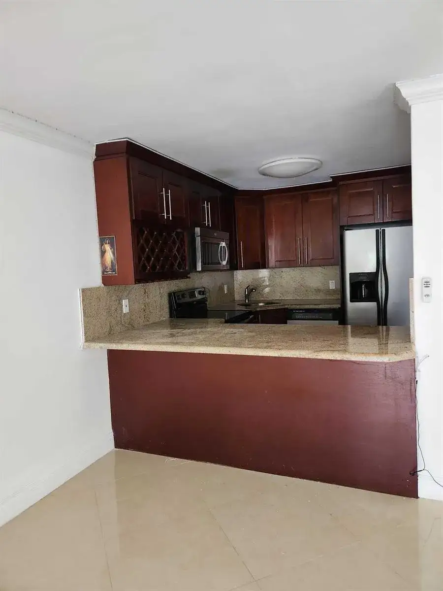 1 bedroom 1 bath Residential Lease for rent at 9355 SW 8th Street # 222, Boca Raton FL 33428