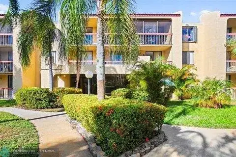 2 bedroom 2 bath Residential for sale at 733 SE 1st Way # 105, Deerfield Beach FL 33441