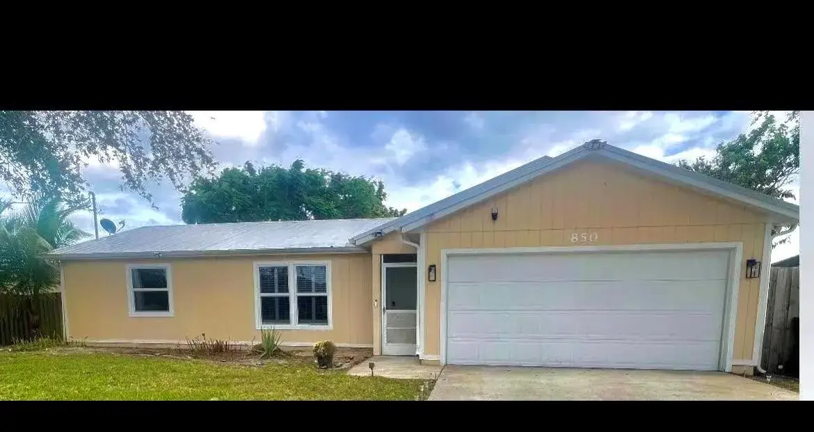 3 bedroom 2 bath Residential for sale at 850 SW Durham Terrace, Port St. Lucie FL 34953