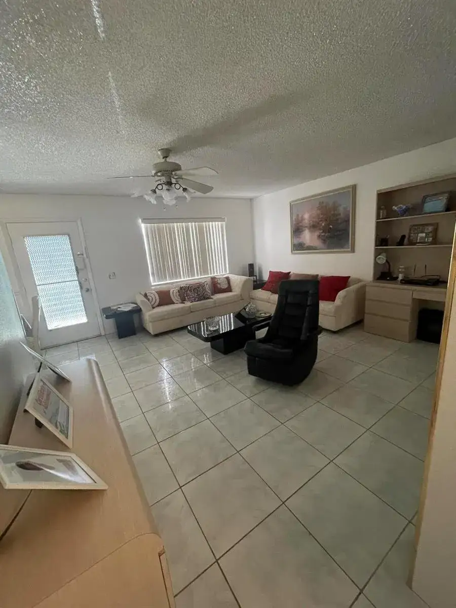 2 bedroom 2 bath Residential for sale at 186 Flanders D # 186, Delray Beach FL 33484