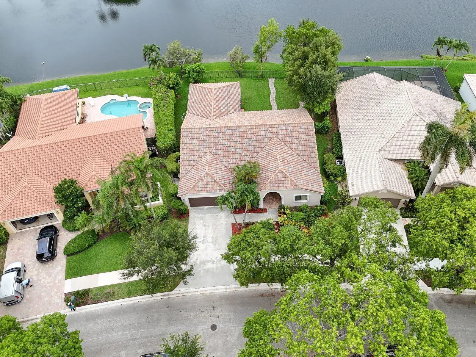4 bedroom 2 bath Residential for sale at 1968 Water Ridge Drive, Weston FL 33326