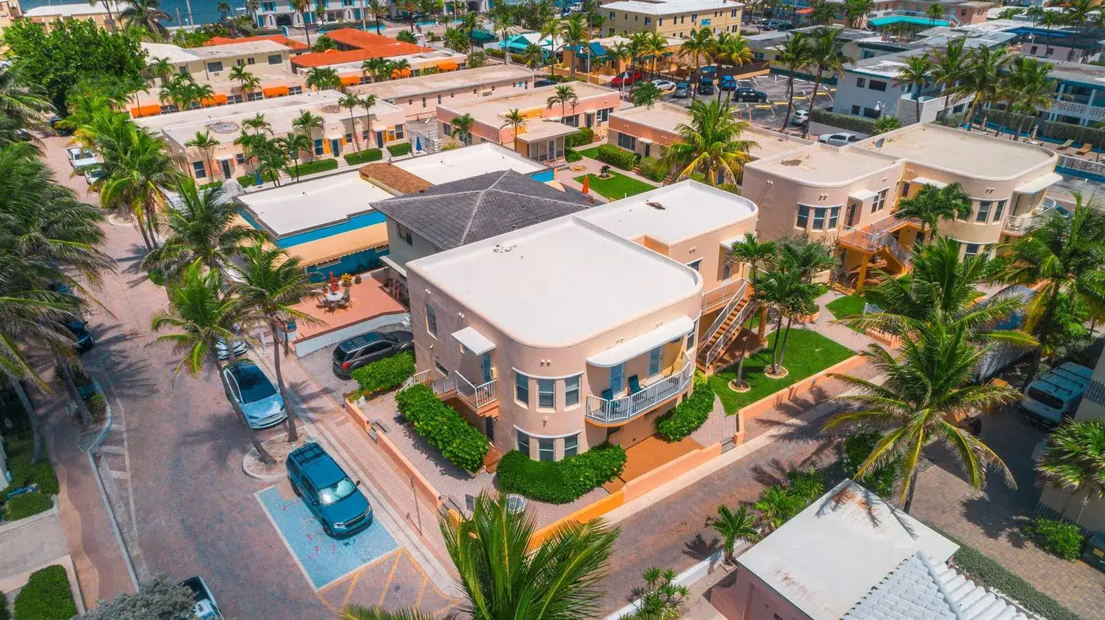 1 bedroom 1 bath Residential for sale at 311 Connecticut Street # 4, Hollywood FL 33019