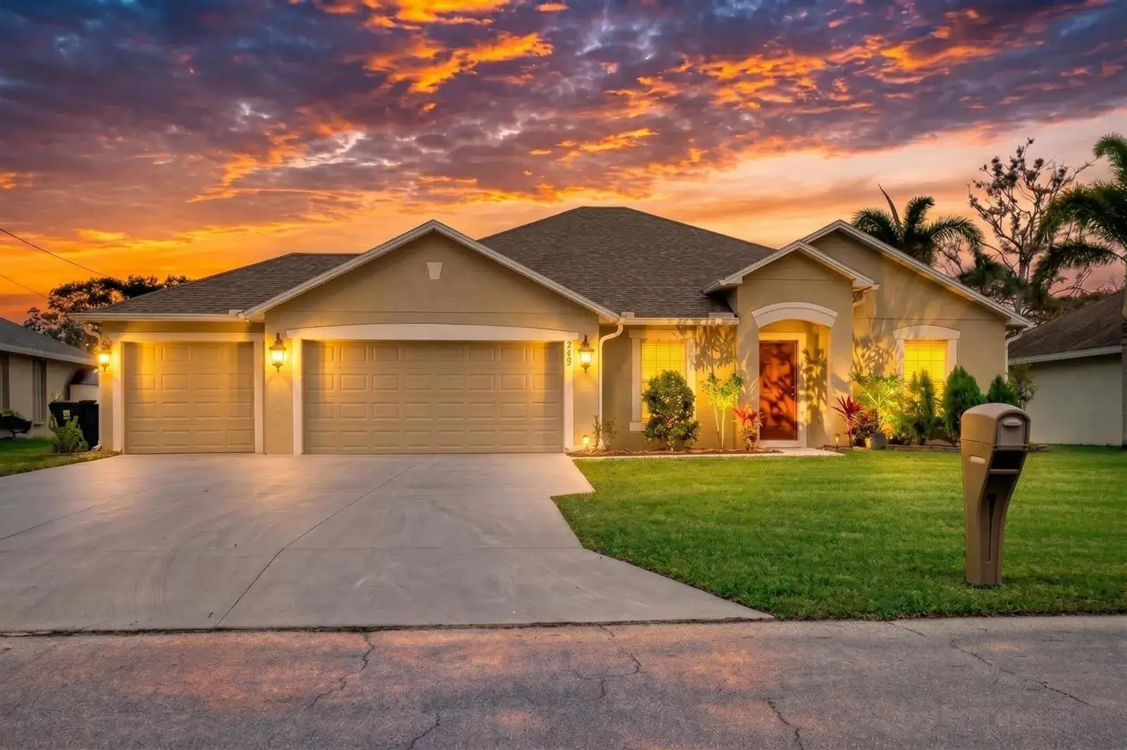 3 bedroom 2 bath Residential for sale at 249 SE Whitmore Drive, Port St. Lucie FL 34984