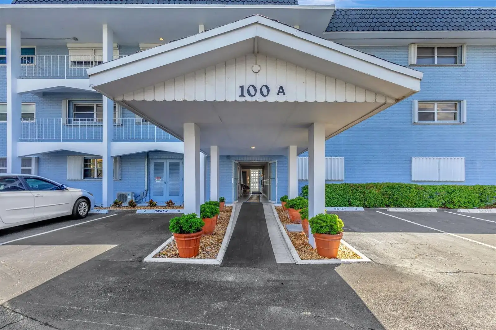 2 bedroom 2 bath Residential Lease for rent at 100 Shore Court # 304, North Palm Beach FL 33408