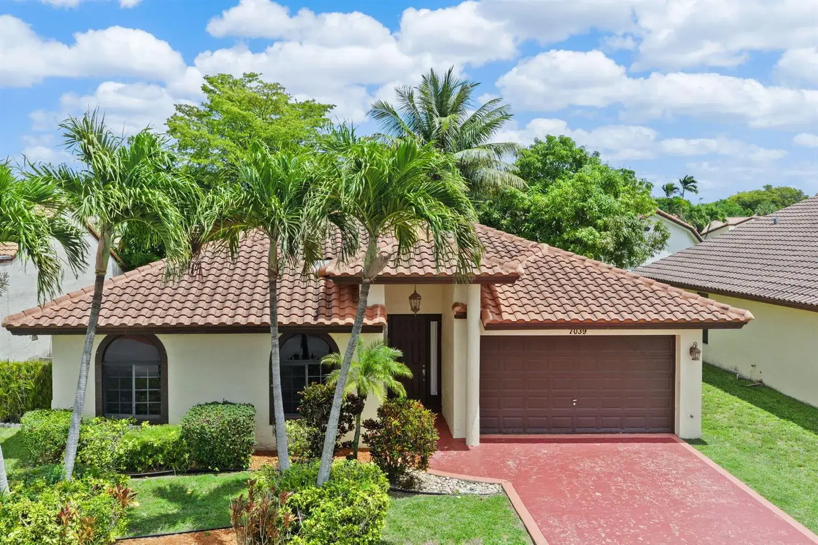 3 bedroom 2 bath Residential for sale at 7039 Golf Pointe Circle, Tamarac FL 33321