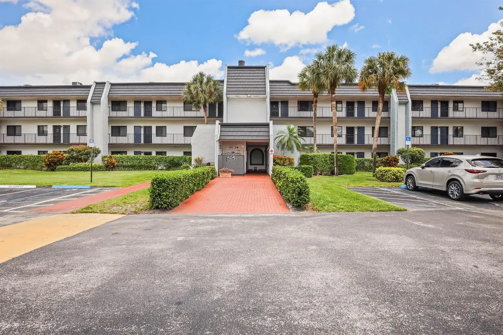 1 bedroom 1 bath Residential for sale at 4254 Deste Court # 208, Lake Worth FL 33467