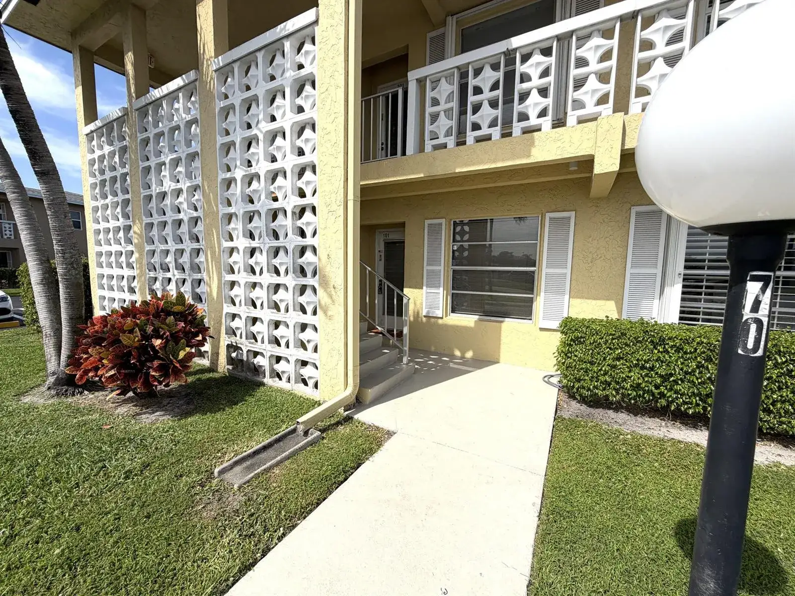 2 bedroom 2 bath Residential for sale at 1141 Violet Terrace # 101, Delray Beach FL 33445