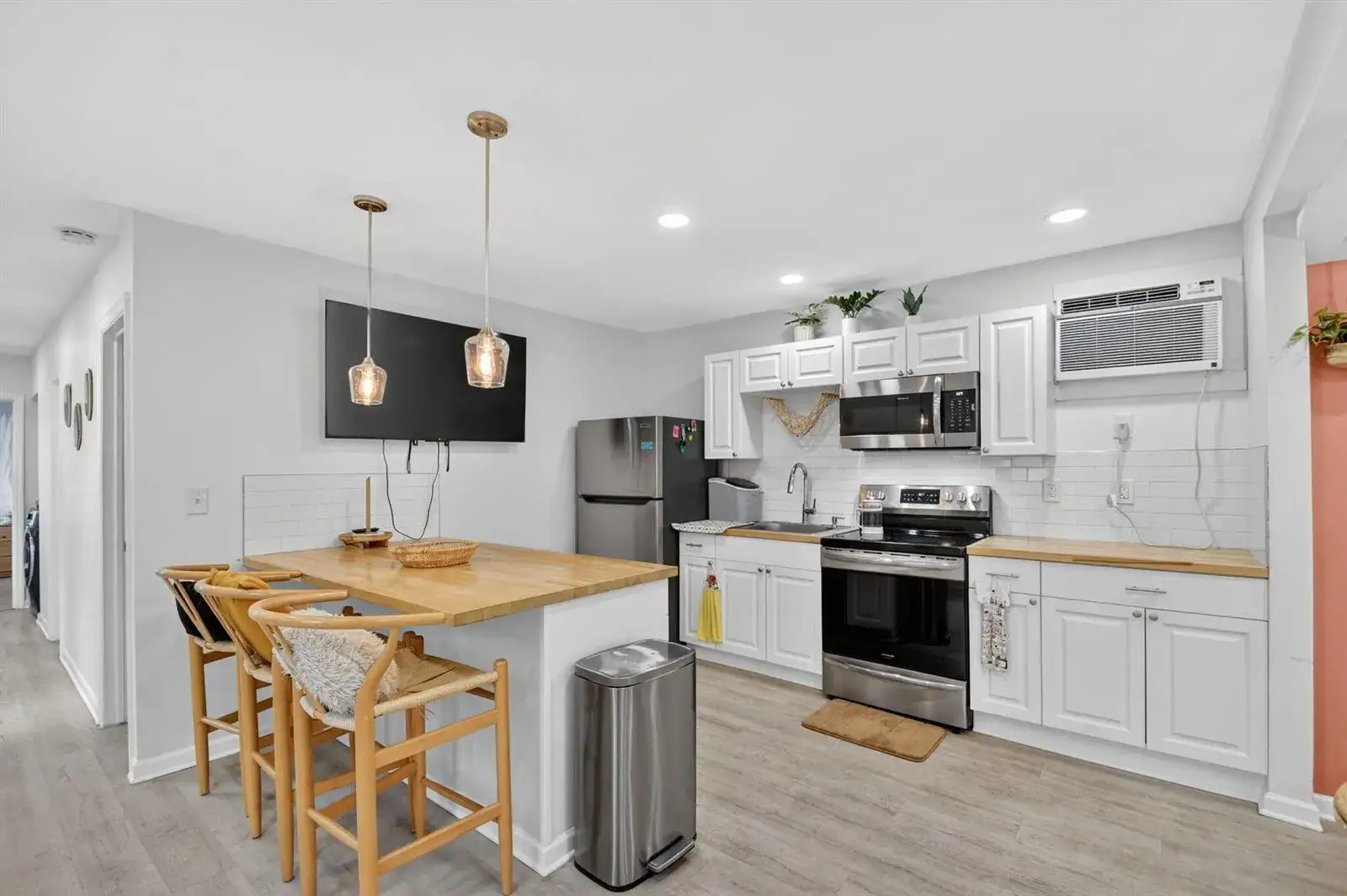 1 bedroom 1 bath Residential Lease for rent at 306 N J Street, FL 33460