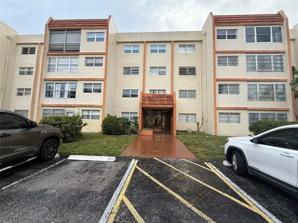 2 bedroom 2 bath Residential for sale at 2501 NW 41st Avenue # 401, Lauderhill FL 33313