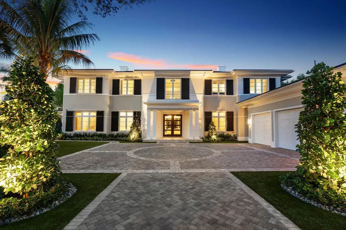 6 bedroom 8 bath Residential for sale at 133 W Coconut Palm Road, Boca Raton FL 33432
